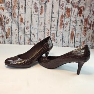 Elegant Brown Crocodile Pattern Heels